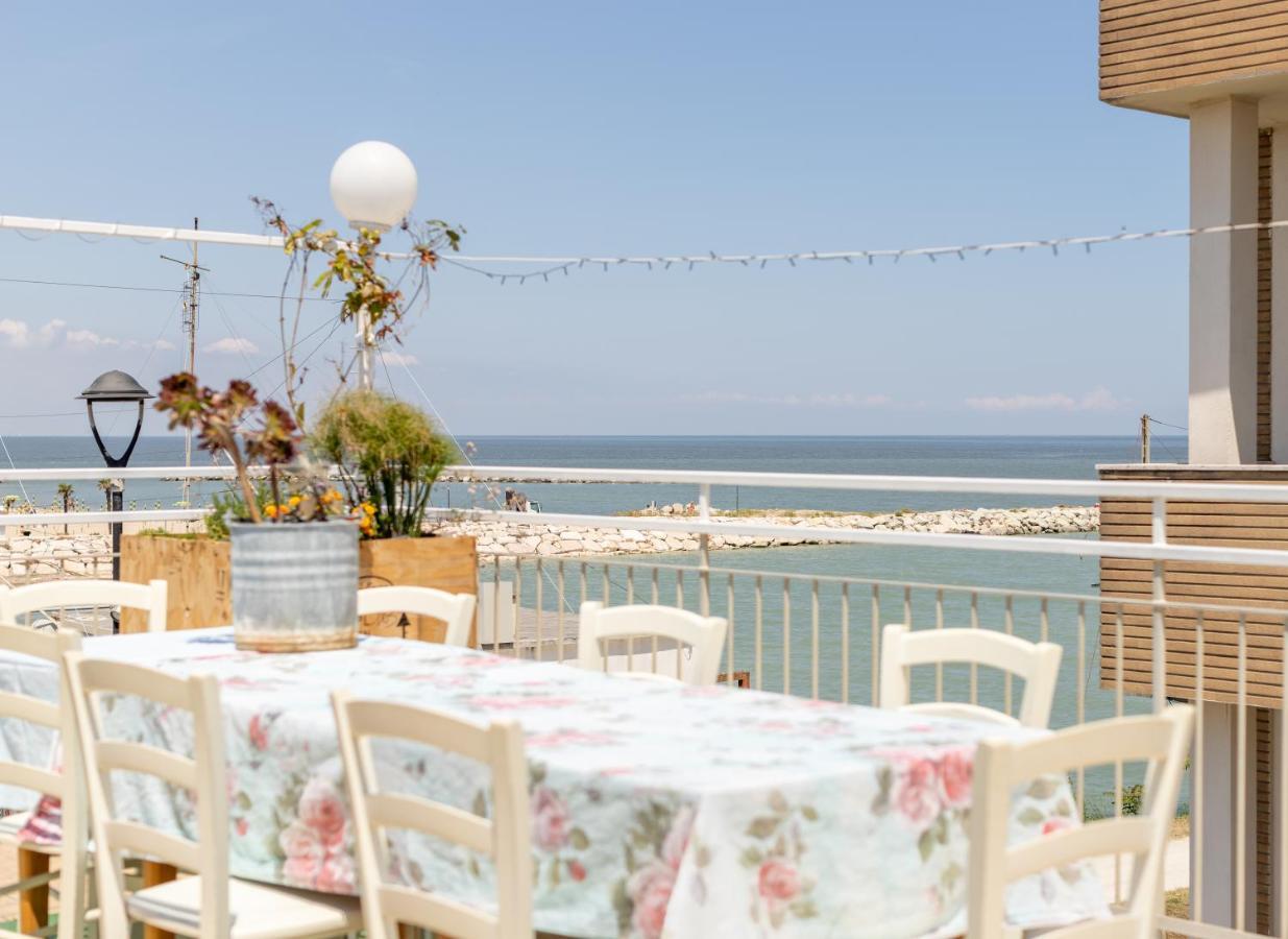 Hotel Villa Maris Римини Екстериор снимка
