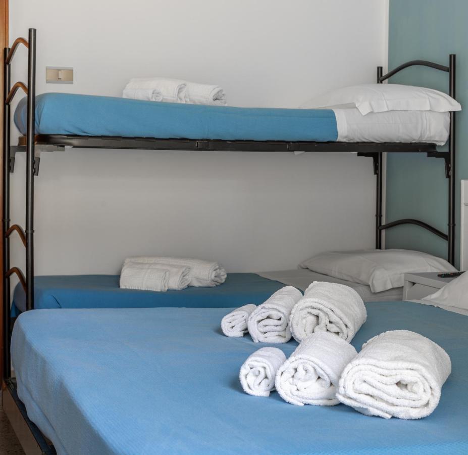 Hotel Villa Maris Римини Екстериор снимка